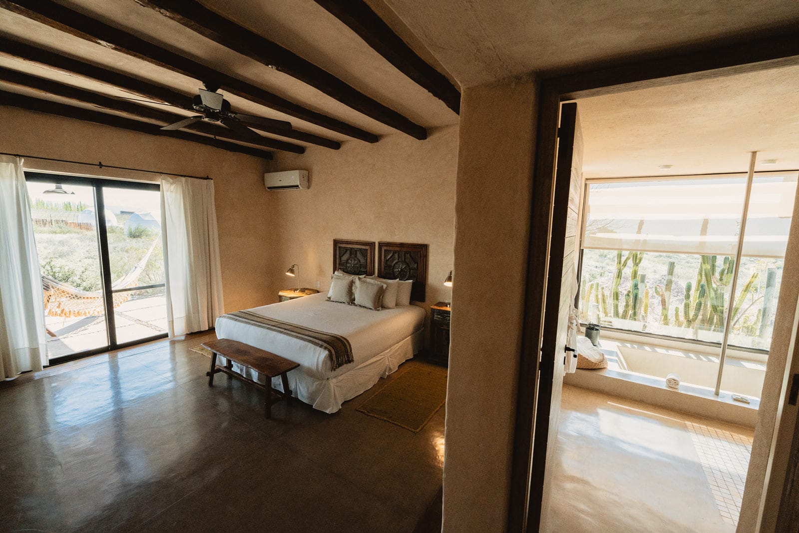 water-room-lodge-bathroom-bedroom