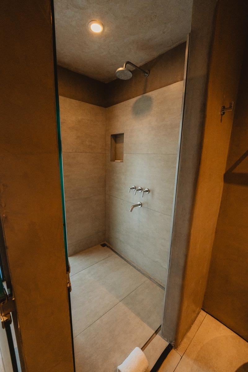 wood-room-bathroom-shower