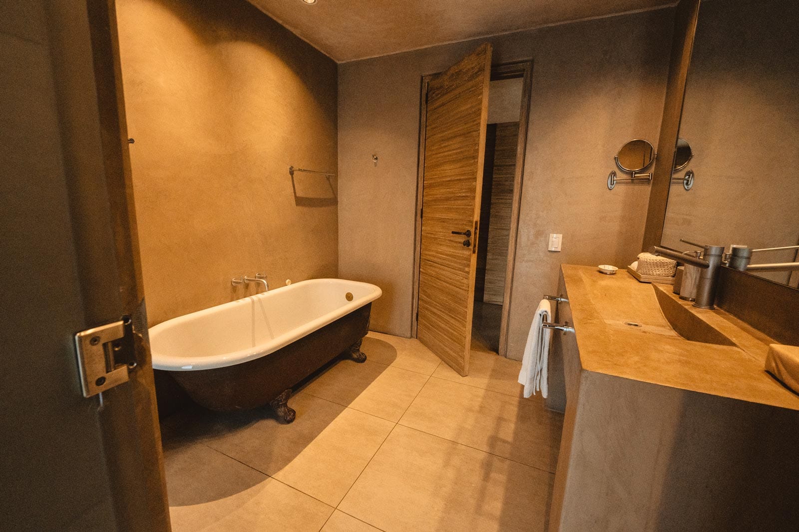 wood-room-bathroom2